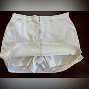 Gloria Vanderbilt Skort - Women’s Cream Color Skort. 5 Pockets. Size 14